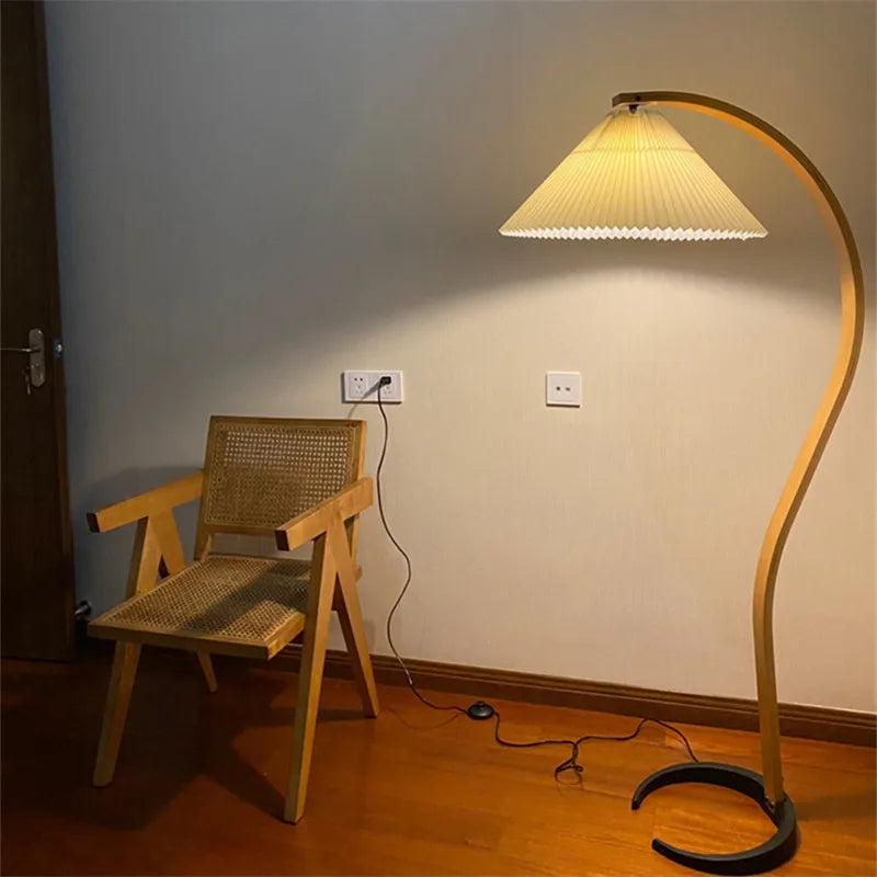 Japanese Curve floor lamp LED Soild Wood stading Lamp pleated lampshade Living Room Bedroom Study Decor sofa side reading Light LUXORIA
